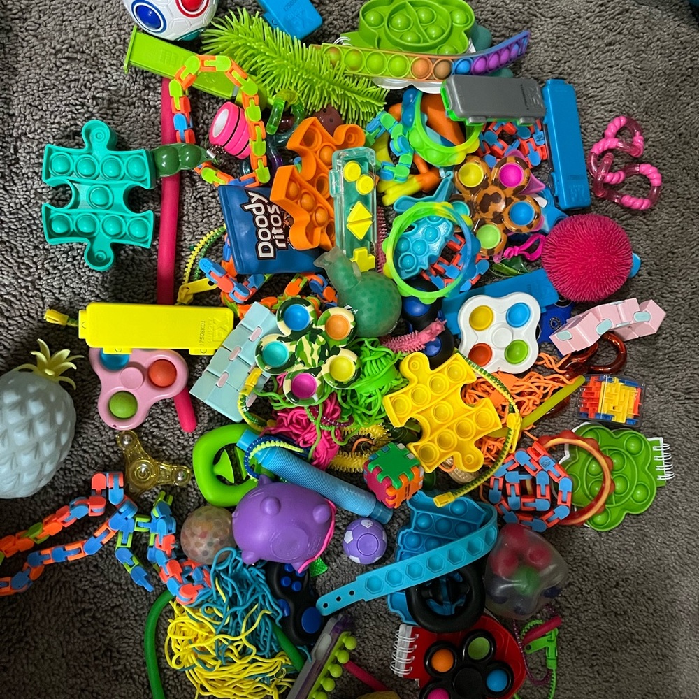 LOTS of fidgets